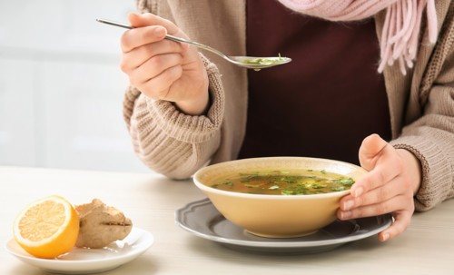 4 أطعمة يمكن أن تزيد من حدّة نزلات البرد