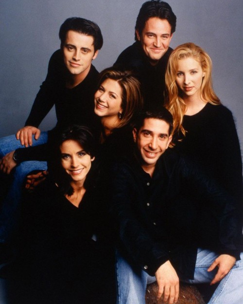 بعد 16 عاماً مسلسل Friends يعود!