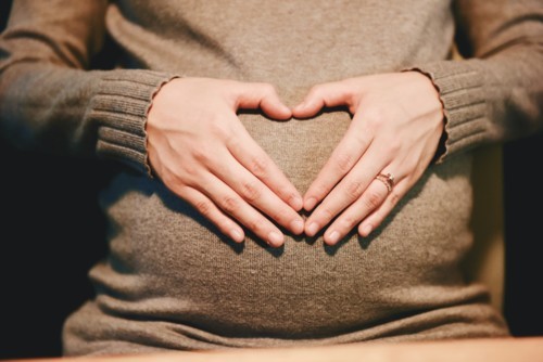 كيف يؤثر فيروس كورونا على الحوامل؟