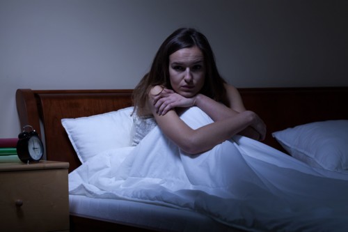 6 أسباب تمنعك من النوم طوال الليل وكيفية إصلاحها