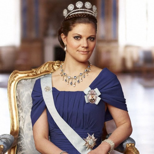 أميرة السويد بفساتين راقية وأجملها من توقيع لبناني