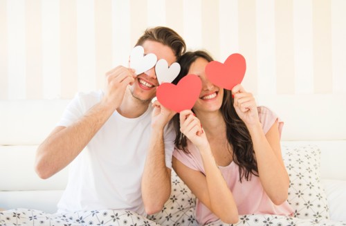 5 طرق لتحويل العلاقة من غير رومانسية إلى رومانسية