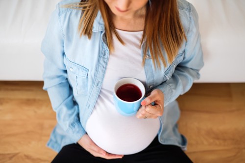 ما هي المشروبات الآمنة أثناء الحمل؟