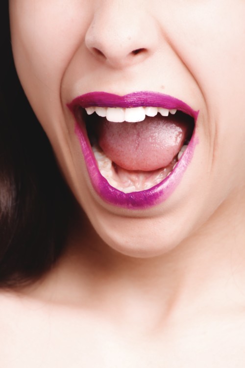 5 علاجات طبيعية لقرحة الفم