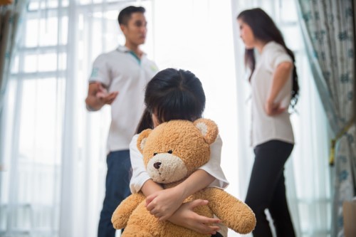 ما هي الآثار النفسية لطلاق الوالدين على الطفل؟