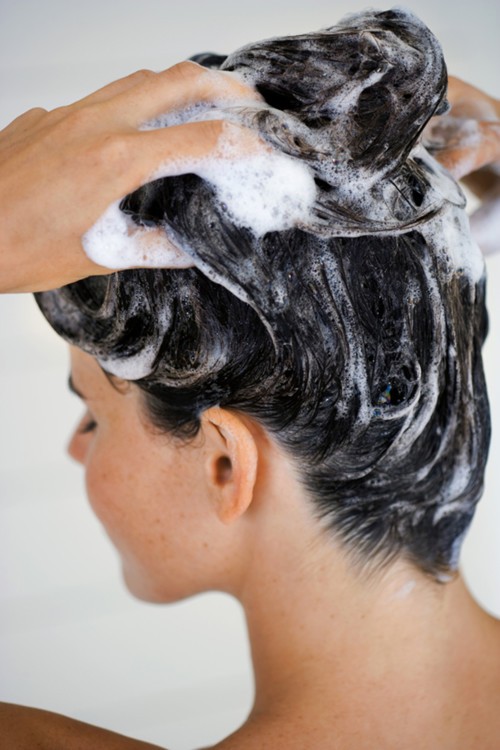 أفضل 5 نصائح لغسل الشعر الدهني