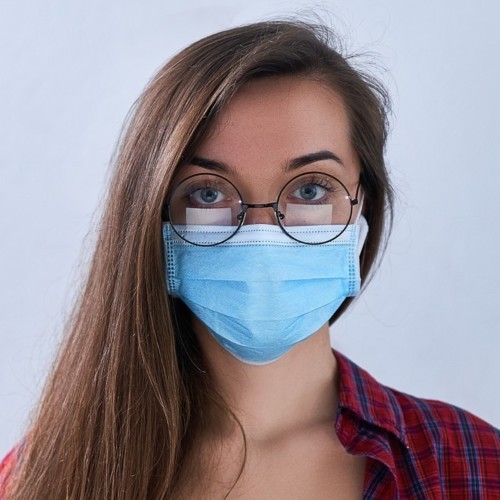 هل تحمي النظارات الطبية من فيروس كورونا؟