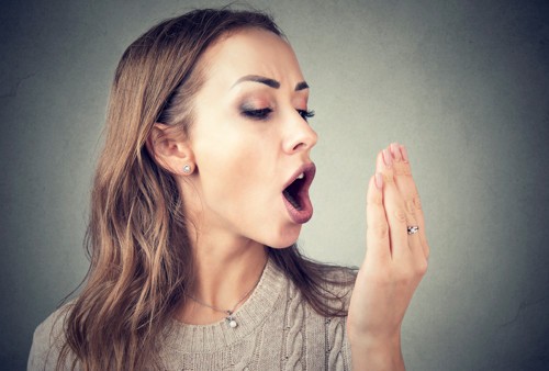 9 أسباب لرائحة الفم الكريهة