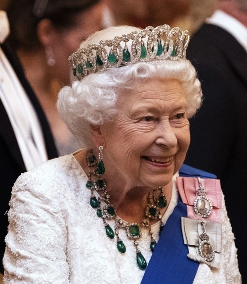 مذيع بريطاني يعلن بالخطأ وفاة الملكة إليزابيث