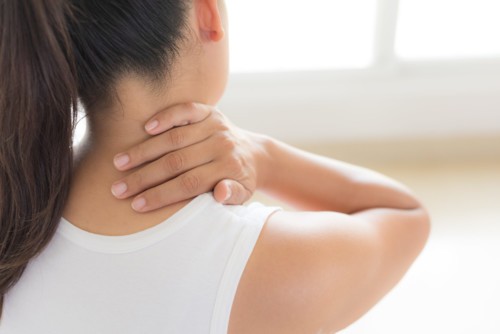 كيفية التخلّص من الألم الناتج عن شد عضلات الكتف