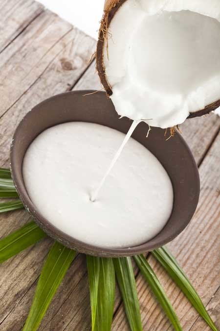 5 إستخدامات لحليب جوز الهند على الشعر