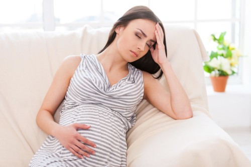 5 علاجات طبيعية آمنة للصداع أثناء الحمل