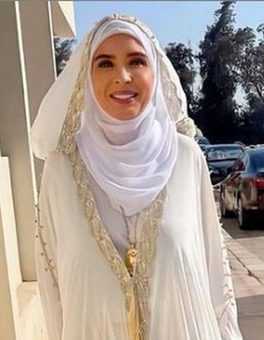 دينا تكشف سبب ظهورها في الحجاب