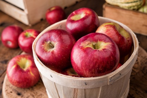 ماذا يحدث للجسم عند تناول تفاحة واحدة في اليوم؟