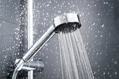 هل الاستحمام بماء بارد مفيد لصحّتك؟