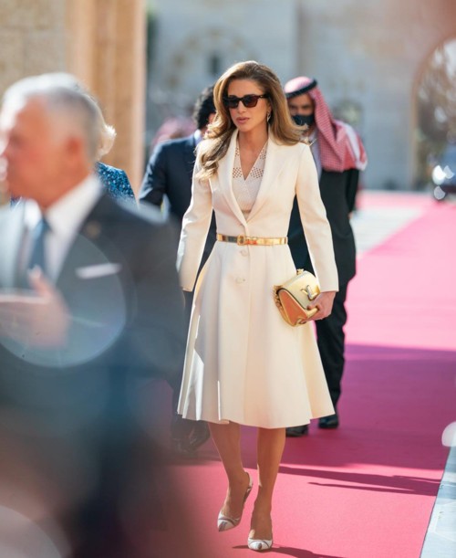 أناقة الملكة رانيا خلال استقبالها للأمير تشارلز وزوجته