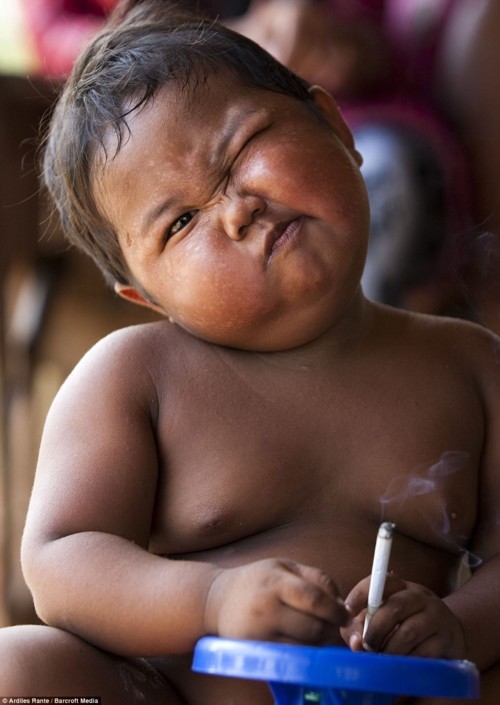 وأخيراً أصغر مدخن في العالم يوقف التدخين!