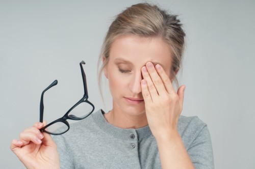 5 علاجات طبيعية للعيون المتعبة