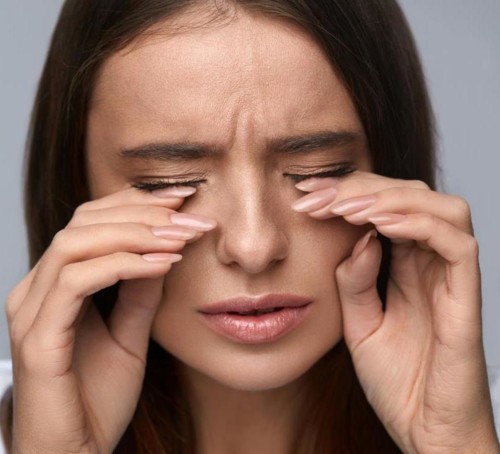 5 طرق طبيعية تخلّصكِ من العيون المتعبة