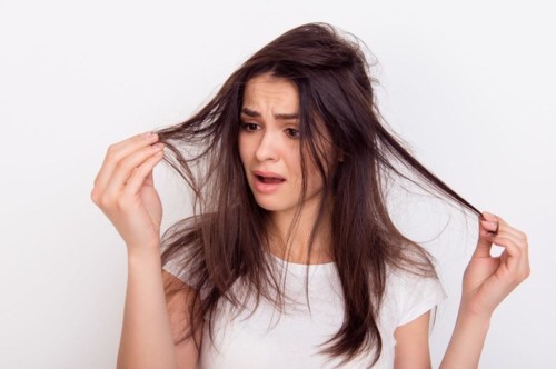 4 علاجات طبيعية للتخلص من الشعر الدهني