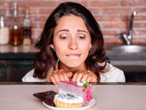 5 طرق للتعامل مع الرغبة الشديدة في تناول الطعام