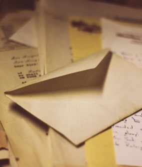 إكتشفت رسائل عمرها 70 عاماً في غرفة سرية بمنزلها