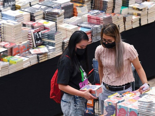 اكبر سوق لتخفيضات الكتب بالعالم في دبي