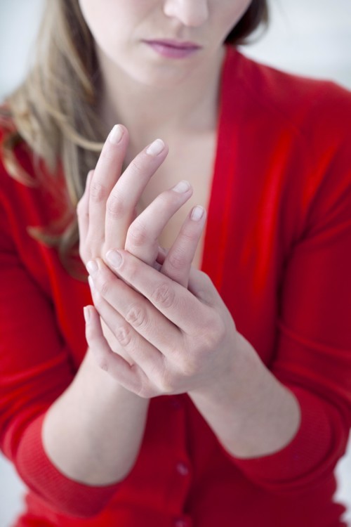 4 حيل منزلية لإزالة رائحة الثوم من اليدين