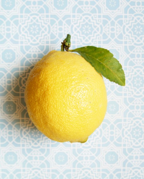 هل استخدام عصير الليمون آمن على البشرة؟