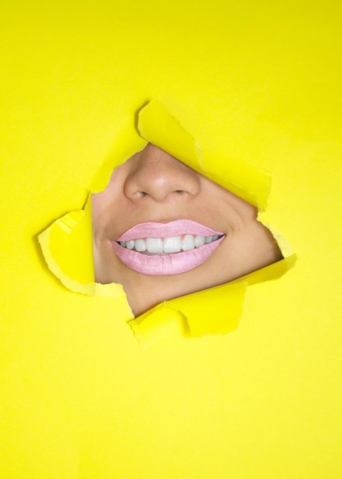 7 أطعمة لتبييض الأسنان وتحسين صحة الفم