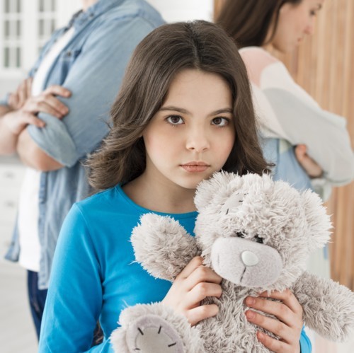 ما هي علامات الإهمال العاطفي عند الأطفال؟