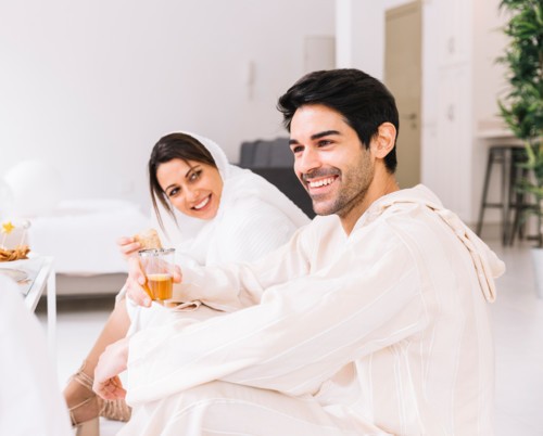 كيف يمكن تقوية علاقتك مع زوجك في شهر رمضان؟