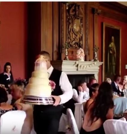 بالفيديو: أسوأ مقلب يقوم به زوج في يوم زفافه