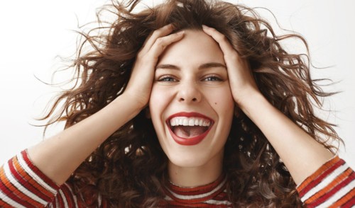 هل يؤثر الضحك على صحتك العقلية؟