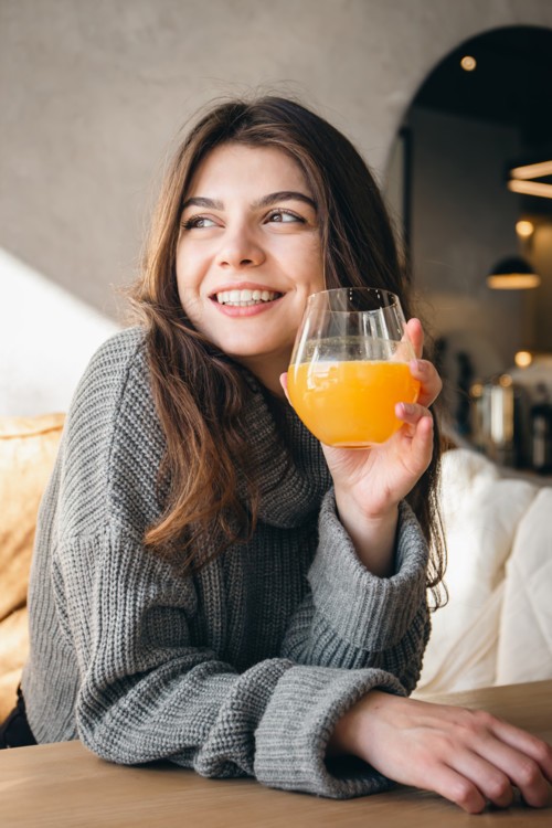 10 فوائد صحية لعصير البرتقال