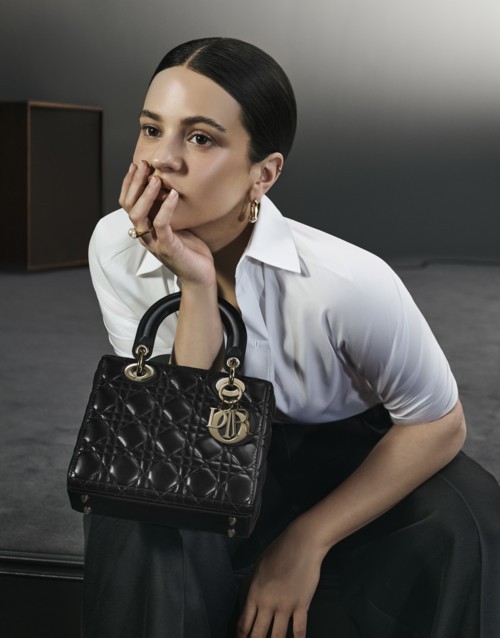 "روزاليا" بطلة حملة حقيبة Lady Dior