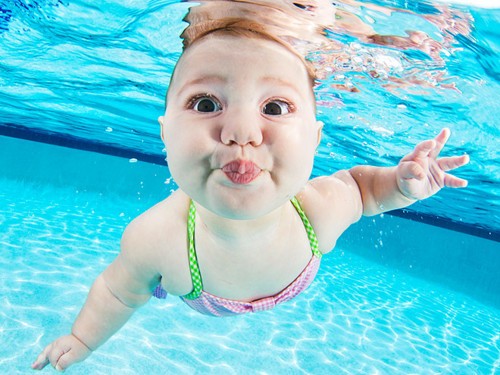 أجمل اللقطات لصور أطفال تحت الماء!
