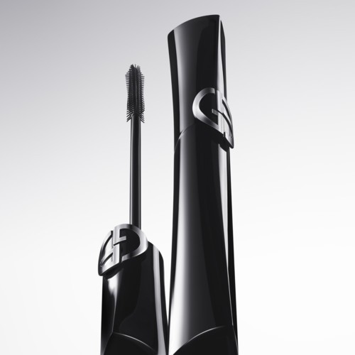 إمنحي رموشك طولاً جذاباً مع Giorgio Armani