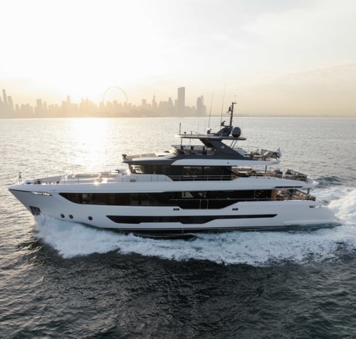 Majesty 112 عالم آخر من اليخوت الفاخرة