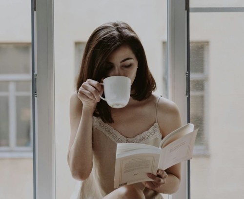 كيف تجعل القراءة في الصباح حياتك أفضل؟