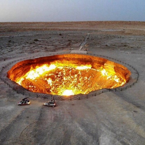 النار المشتعلة في بوابة الجحيم منذ 50 عامًا بدأت تنطفئ