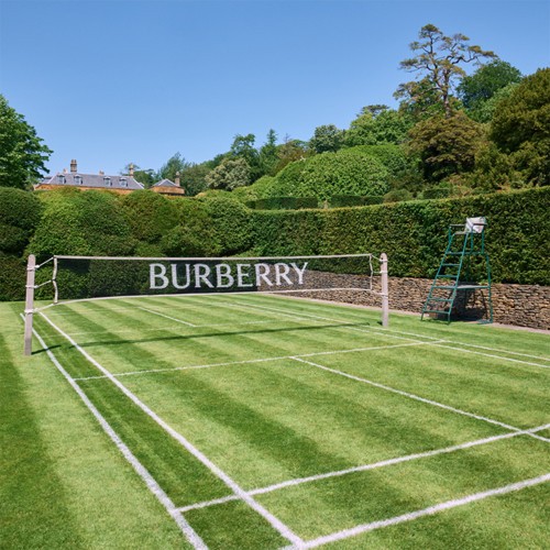 عيشي أجواء الصيف البريطاني مع Burberry