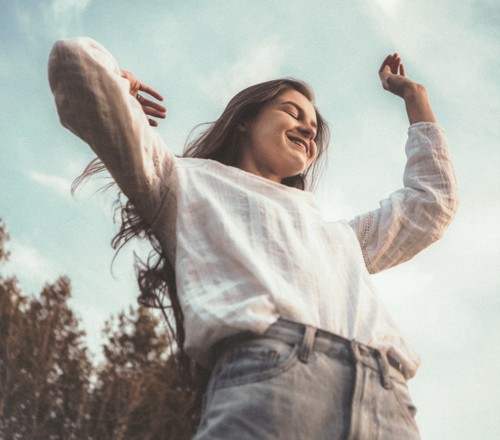 عادات صباحيّة تقلّل مستويات الكورتيزول ليوم خالٍ من التوتّر