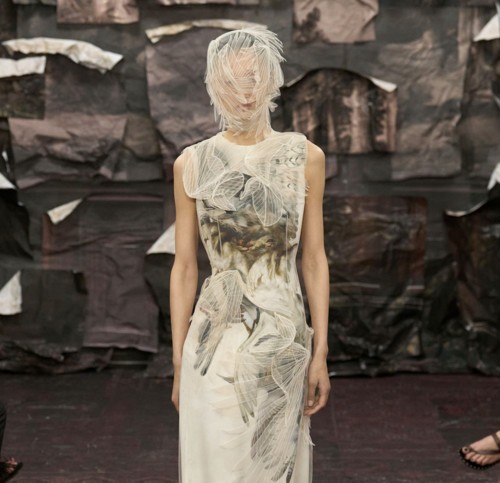غلين مارتينز يثبت براعته مع أوّل مجموعة له لـ Maison Margiela