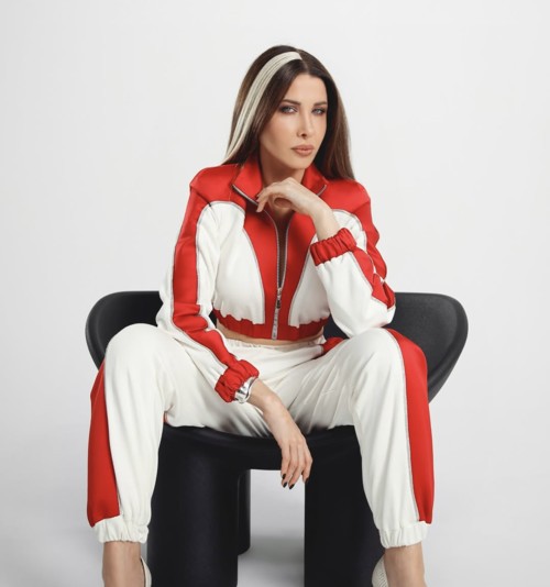 نانسي عجرم تنسّق ملابس الرياضة مع حذاء الكعب العالي، وإطلالتها رائعة!