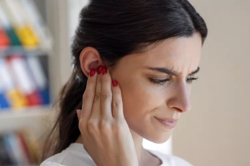 متى يتحوّل شمع الأذن إلى مشكلة صحية؟
