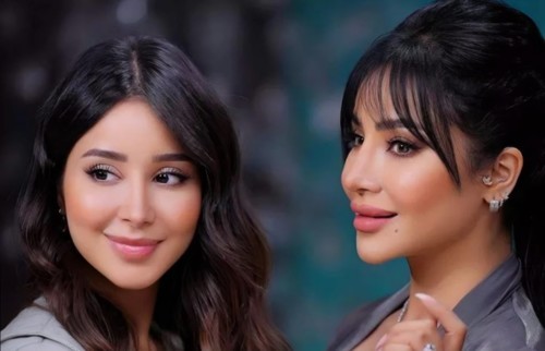 صورة نادرة تجمع لجين وأسيل عمران