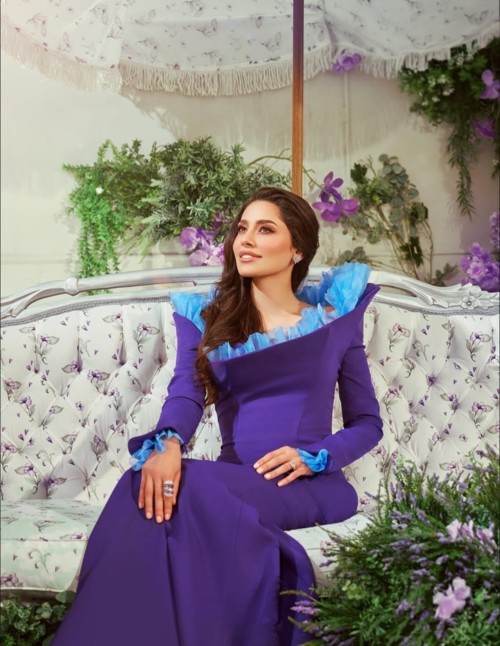 الفنانة السعودية إلهام علي تحتفل مع الجمهور من خلال هذه الصور!