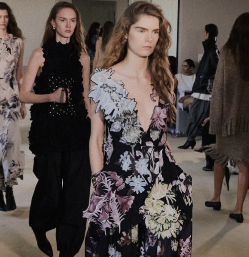 مجموعة Altuzarra رحلة إلى عالم الذكاء الاصطناعيّ