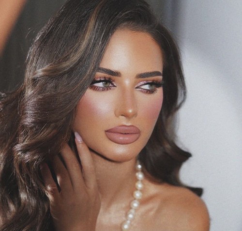 هكذا يصمد مكياجك طويلًا في حال تعرّق وجهك